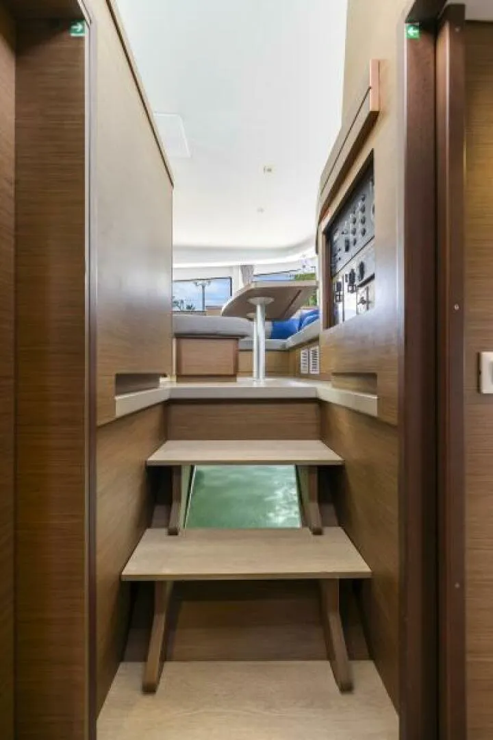 Slide: The Image of Lagoon 42 2020 - 5676094