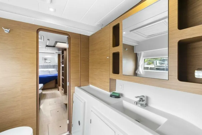 Slide: The Image of Lagoon 42 2020 - 5676100