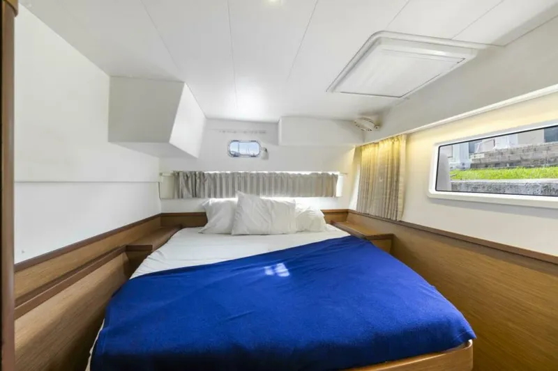 Slide: The Image of Lagoon 42 2020 - 5676102