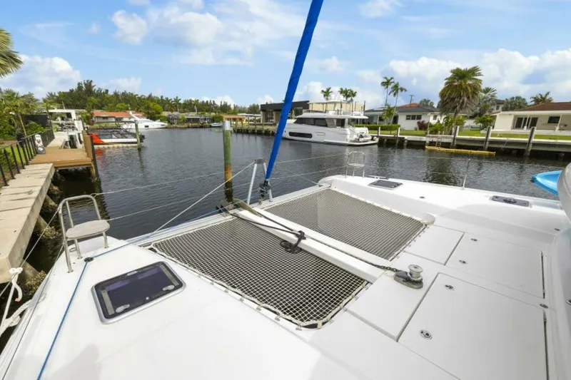 Slide: The Image of Lagoon 42 2020 - 5676103