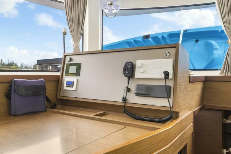 Slide: The Image of Lagoon 42 2020 - 5676118