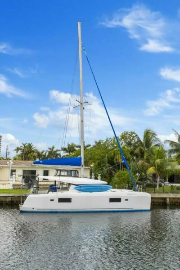 Slide: The Image of Lagoon 42 2020 - 5676119