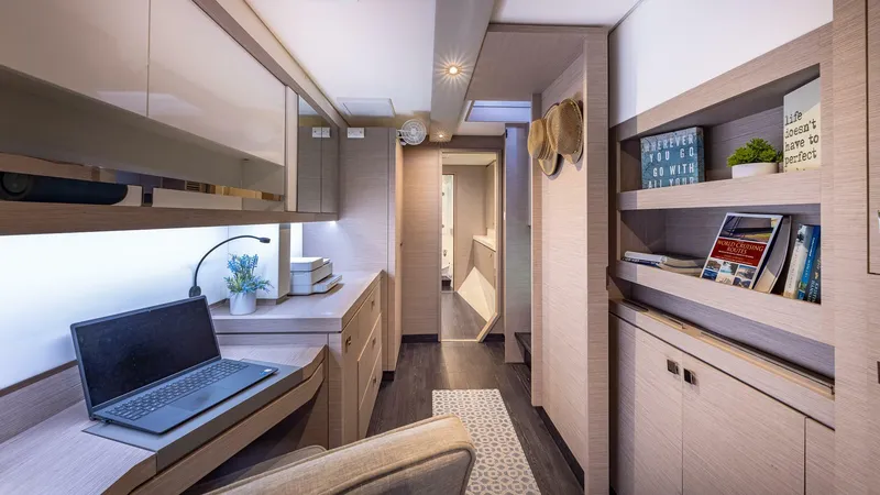 Slide: The Image of Happy Here   Int Cabin Maestro 6 - 5676457