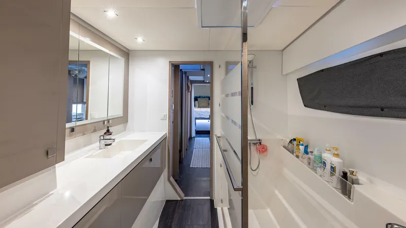 Slide: The Image of Happy Here   Int Cabin Maestro Head 2 - 5676459