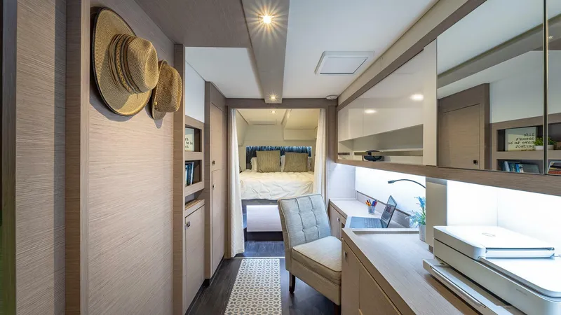 Slide: The Image of 5 Happy Here   Int Cabin Maestro 1 - 5676410