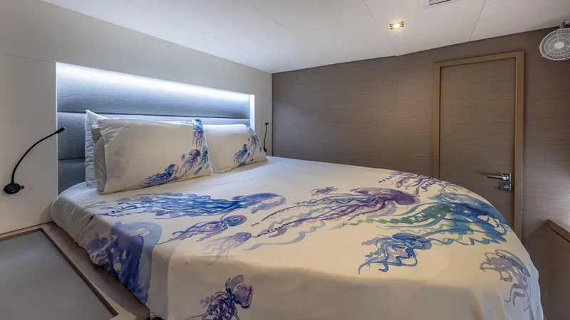 Slide: The Image of Happy Here   Int Guest 7 - 5676466