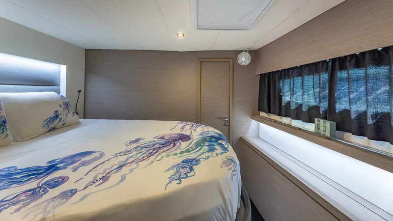 Slide: The Image of Happy Here   Int Guest 8 - 5676467