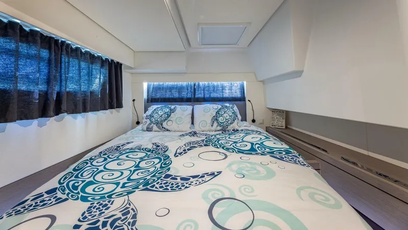 Slide: The Image of Happy Here   Int Guest 1 - 5676472