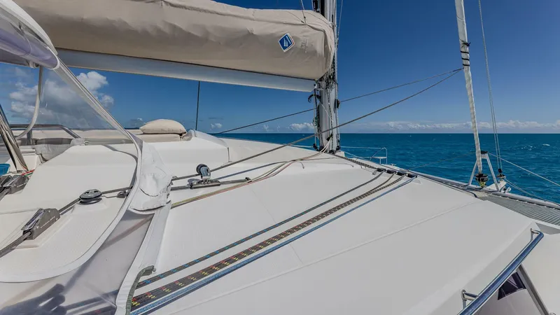 Slide: The Image of Happy Here   Ext Mast - 5676439