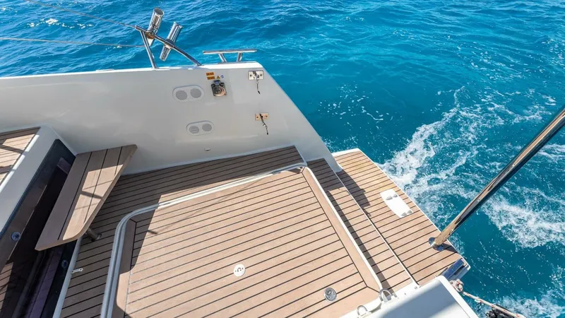 Slide: The Image of Happy Here Ext Cockpit Transom - 5676433