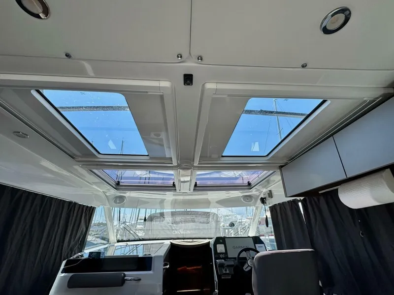 Slide: The Image of 2024 Beneteau Antares 11Salon Salon Forward - 5676330