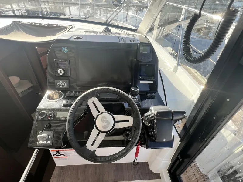 Slide: The Image of 2024 Beneteau Antares 11 Helm - 5719306