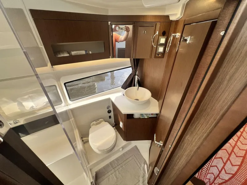 Slide: The Image of 2024 Beneteau Antares 11 Head - 5719311