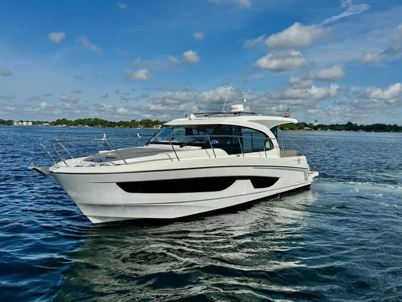 Slide: The Image of 2024 Beneteau Antares 11Forward Port Quarter Forward Port Quarter - 5676320
