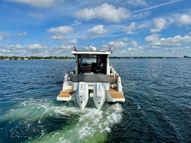 Slide: The Image of 2024 Beneteau Antares 11 Stern - 5676316