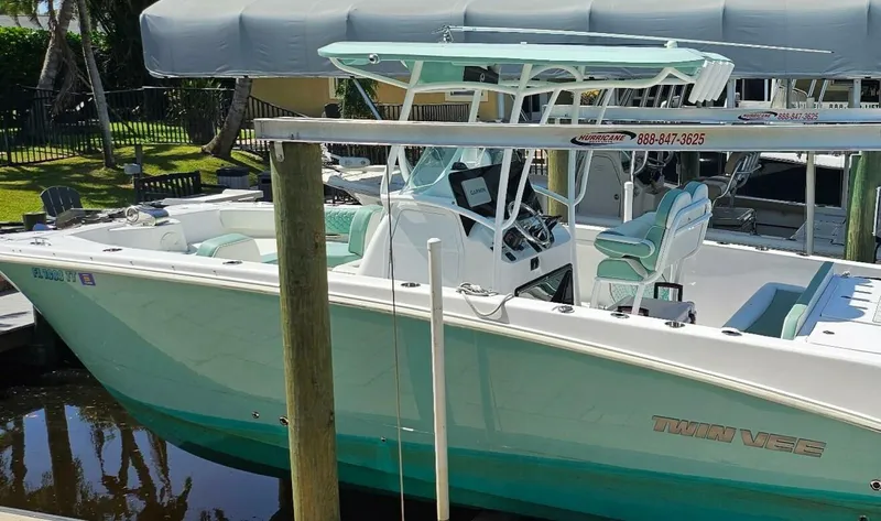 Slide: The Image of Twin Vee GFX Center Console 240 2024 - 5677992