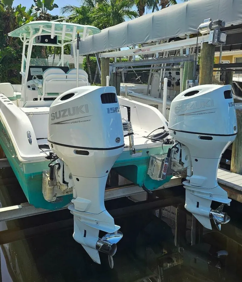 Slide: The Image of Twin Vee GFX Center Console 240 2024 - 5678079