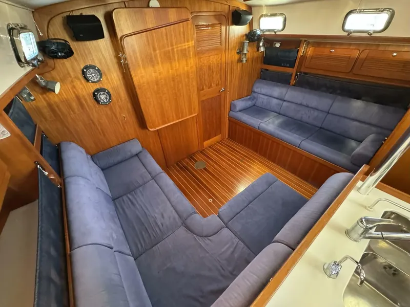 Slide: The Image of Salon with Table Folded 2005 Caliber 40 LRC salon with salon table folded - 5739395