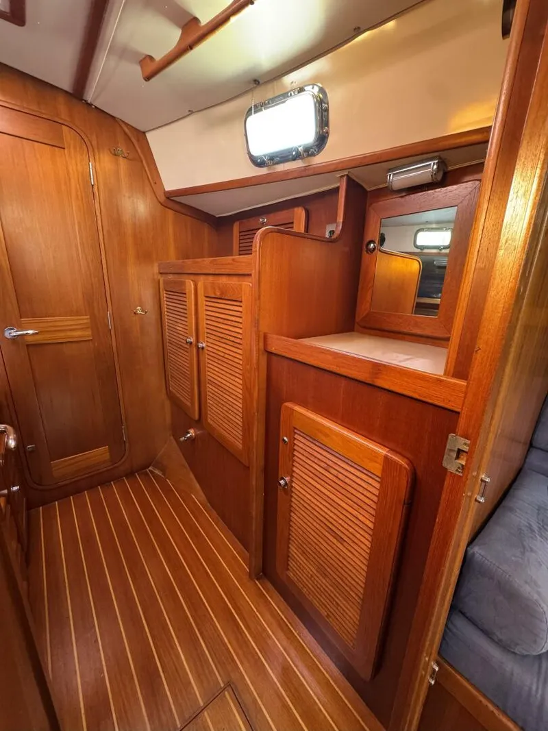 Slide: The Image of Vanity and Lockers - 5739381