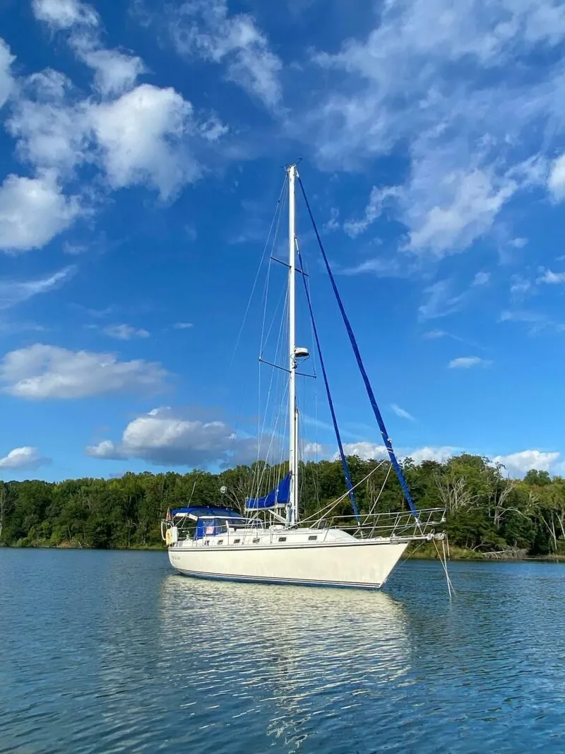 Slide: The Image of At Anchor 2005 Caliber 40 LRC SE "Mer Du Jour" offered by Ward Yacht Sales - 5693690