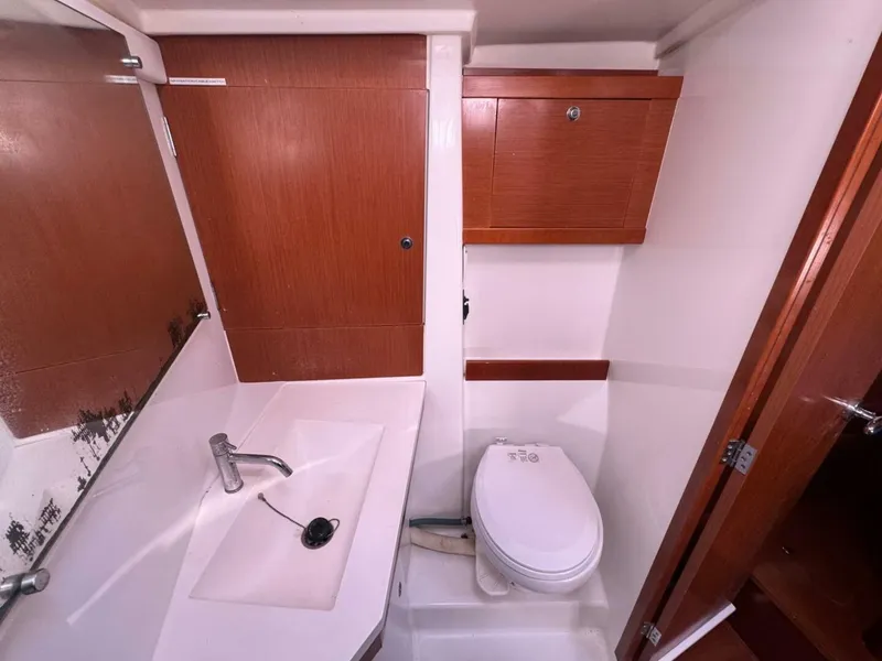 Slide: The Image of Beneteau Oceanis 50 2011 - 5697152