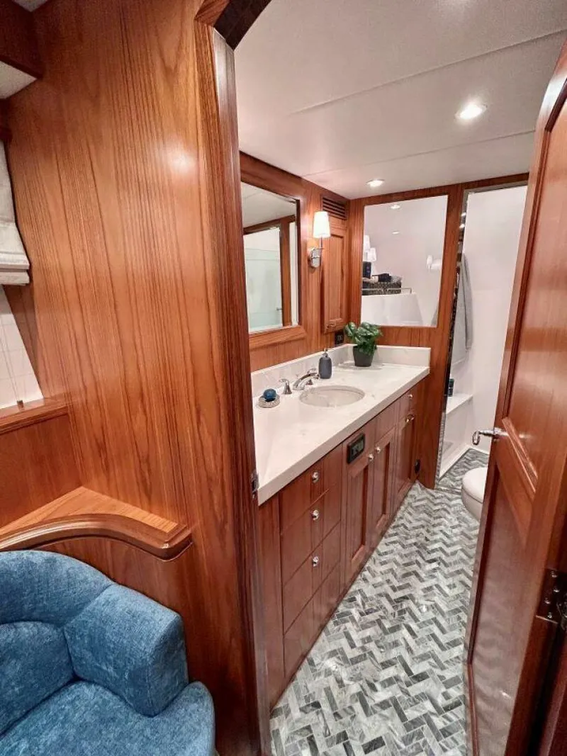 Slide: The Image of Custom Master head - 5678105