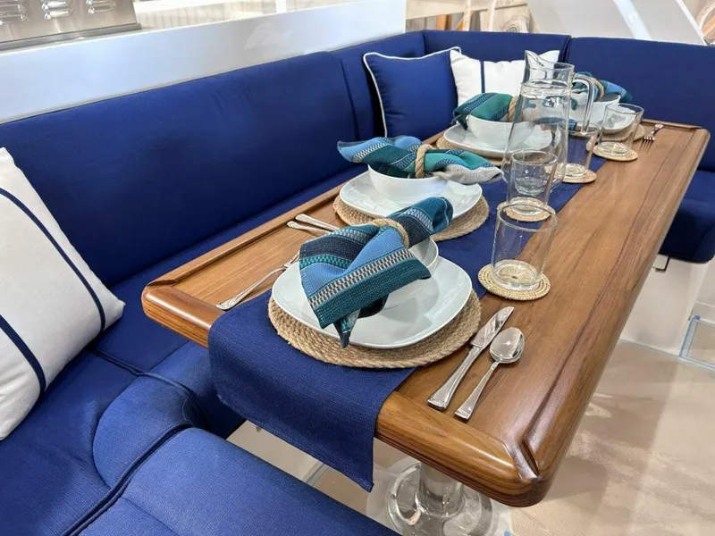 Slide: The Image of FB Settee - 5678093