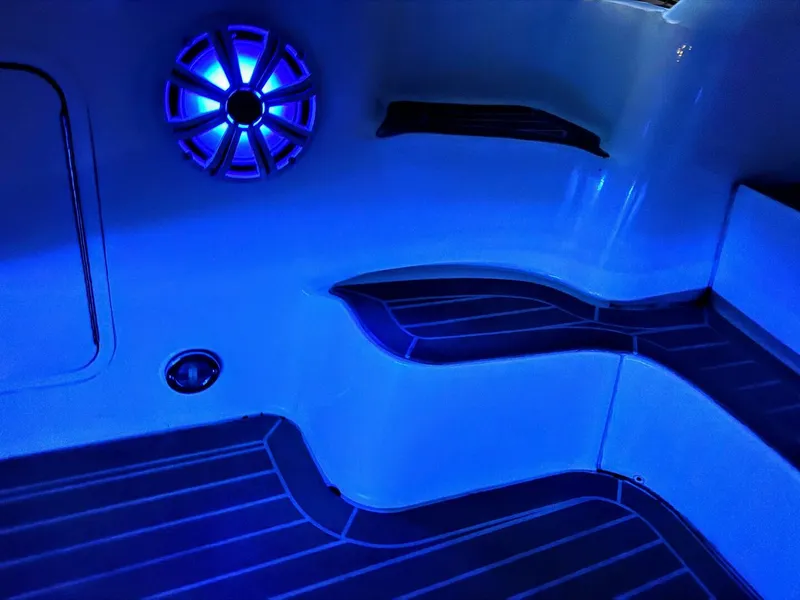 Slide: The Image of Sea Ray 450 Express Bridge 2000 - 5678264