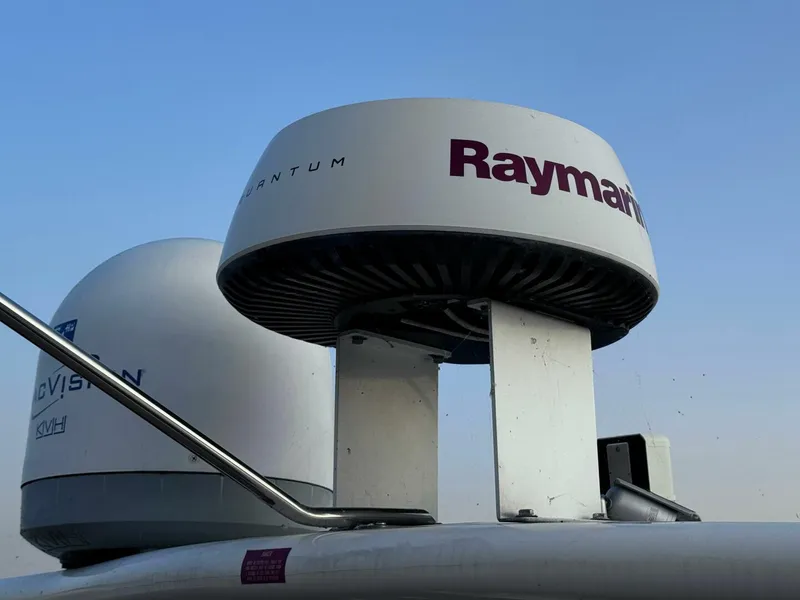 Slide: The Image of Sea Ray 450 Express Bridge 2000 - 5678266