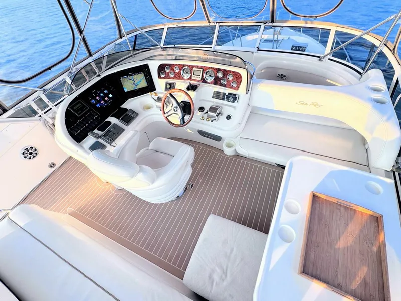 Slide: The Image of Sea Ray 450 Express Bridge 2000 - 5678267