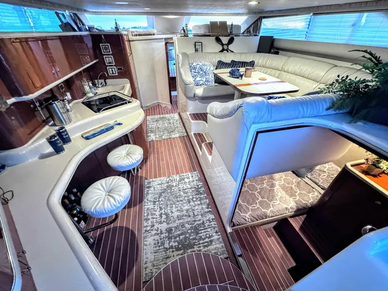 Slide: The Image of Sea Ray 450 Express Bridge 2000 - 5678273