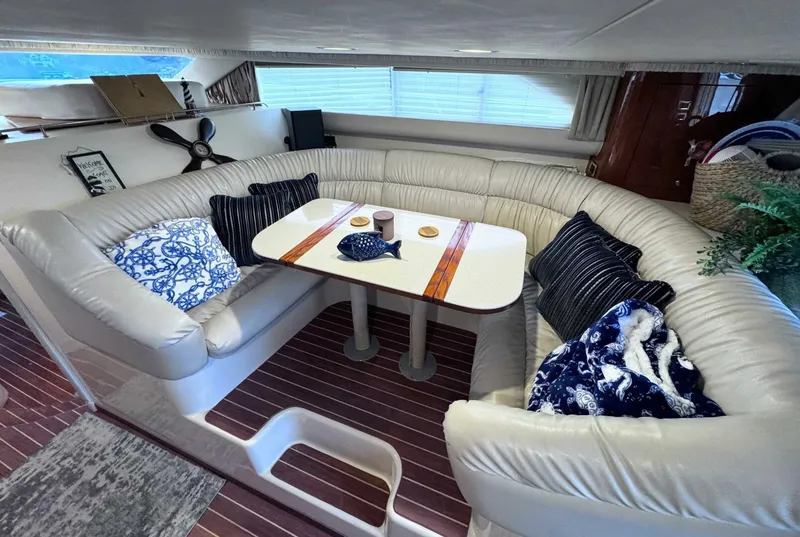 Slide: The Image of Sea Ray 450 Express Bridge 2000 - 5678276