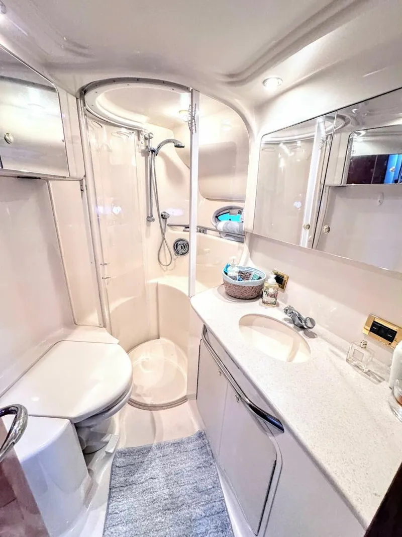 Slide: The Image of Sea Ray 450 Express Bridge 2000 - 5678283