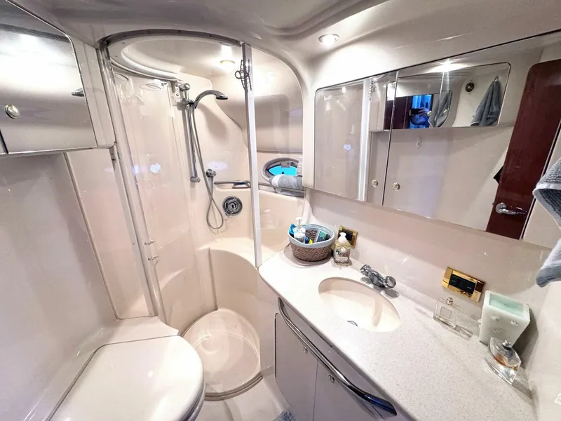 Slide: The Image of Sea Ray 450 Express Bridge 2000 - 5678284