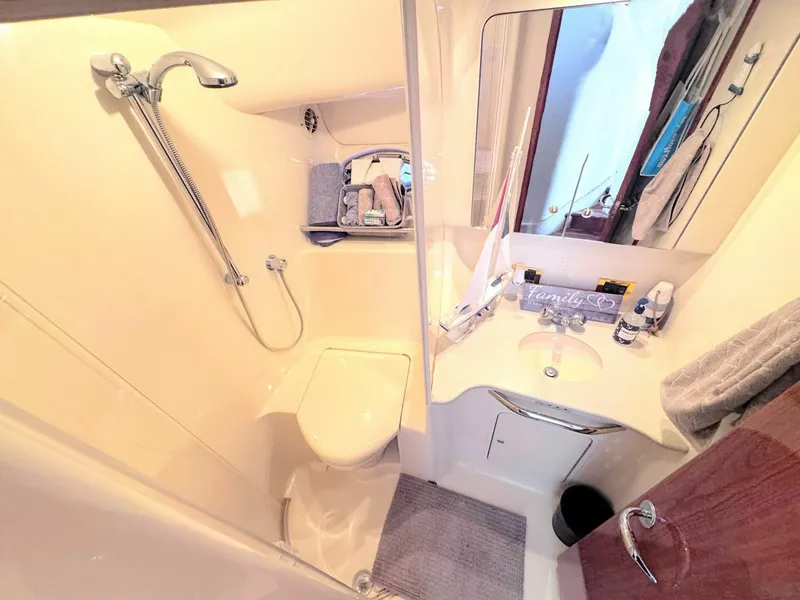 Slide: The Image of Sea Ray 450 Express Bridge 2000 - 5678290