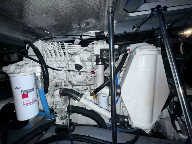 Slide: The Image of Sea Ray 450 Express Bridge 2000 - 5678293