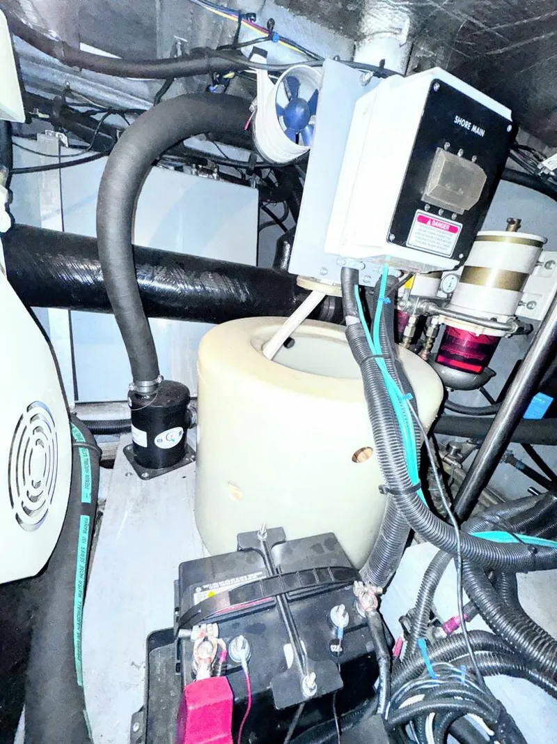 Slide: The Image of Sea Ray 450 Express Bridge 2000 - 5678295