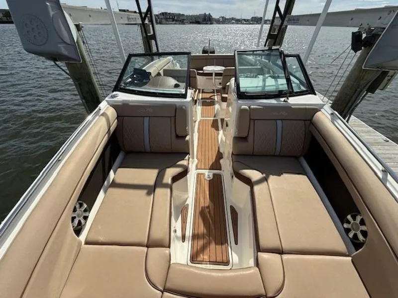 Slide: The Image of Sea Ray 270 Sundeck Outboard 2016 - 5678808