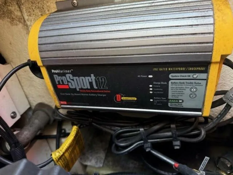 Slide: The Image of Sea Ray 270 Sundeck Outboard 2016 - 5678807