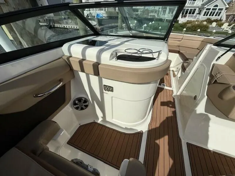 Slide: The Image of Sea Ray 270 Sundeck Outboard 2016 - 5678821