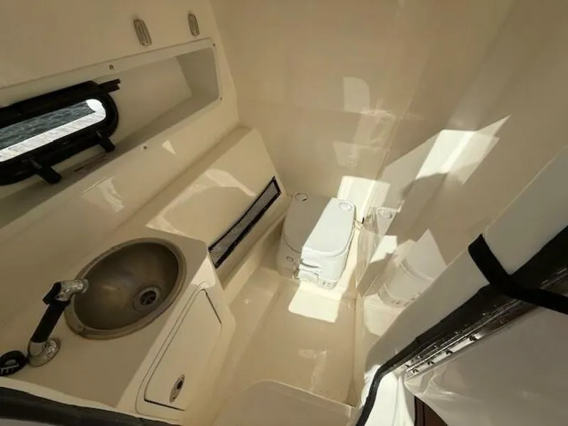 Slide: The Image of Sea Ray 270 Sundeck Outboard 2016 - 5678820