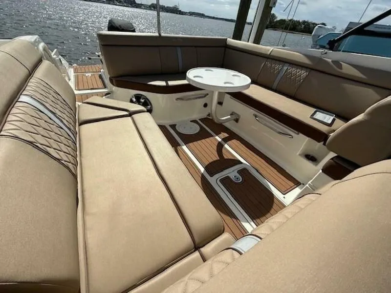 Slide: The Image of Sea Ray 270 Sundeck Outboard 2016 - 5678819