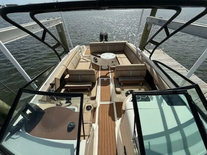 Slide: The Image of Sea Ray 270 Sundeck Outboard 2016 - 5678811