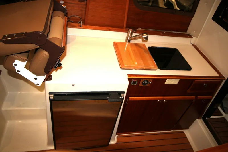 Slide: The Image of Ranger Tug R-25 2023 - 5678995