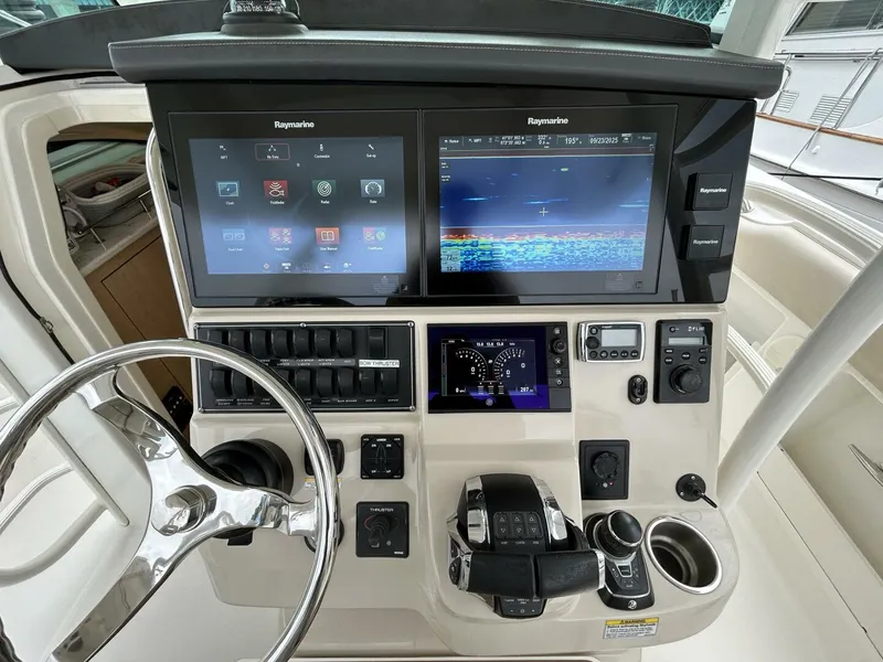 Slide: The Image of Boston Whaler 370 Outrage 2017 - 5679019