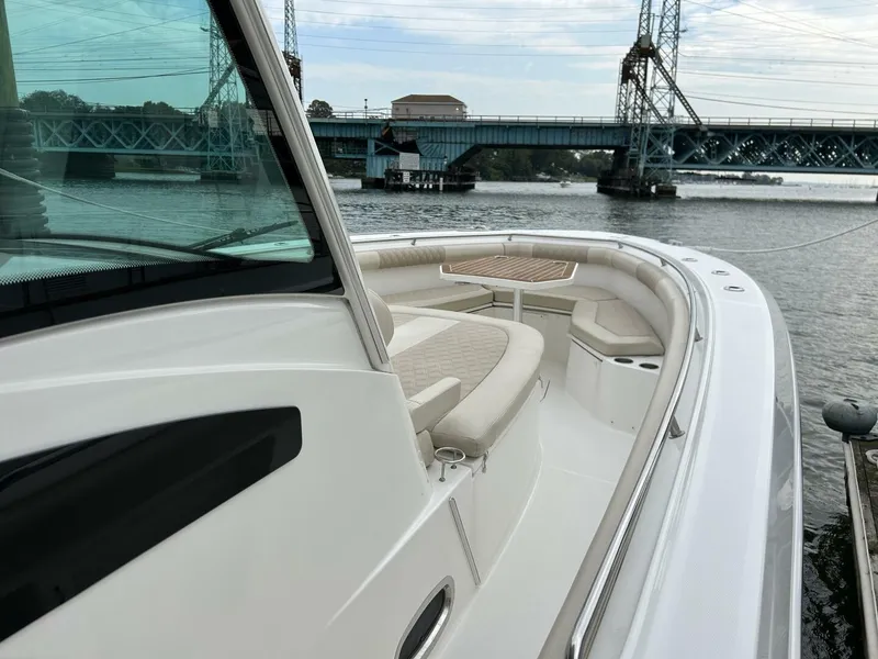 Slide: The Image of Boston Whaler 370 Outrage 2017 - 5679023