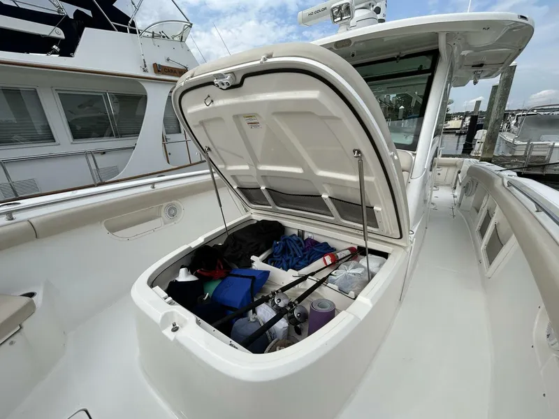 Slide: The Image of Boston Whaler 370 Outrage 2017 - 5679010