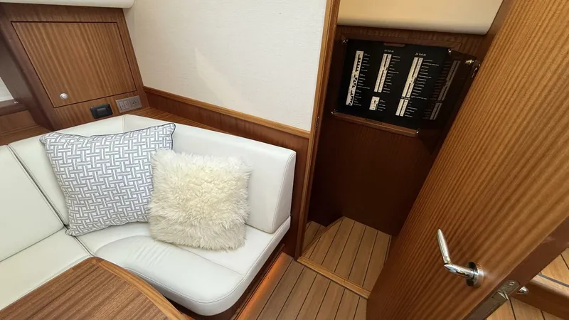 Slide: The Image of Elling E6 2021 - 5679446