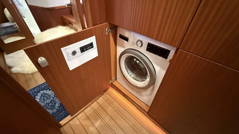 Slide: The Image of Elling E6 2021 - 5679461