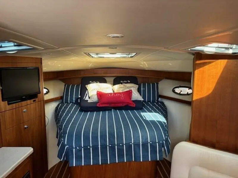 Slide: The Image of Tiara 32 2008 - 5680150